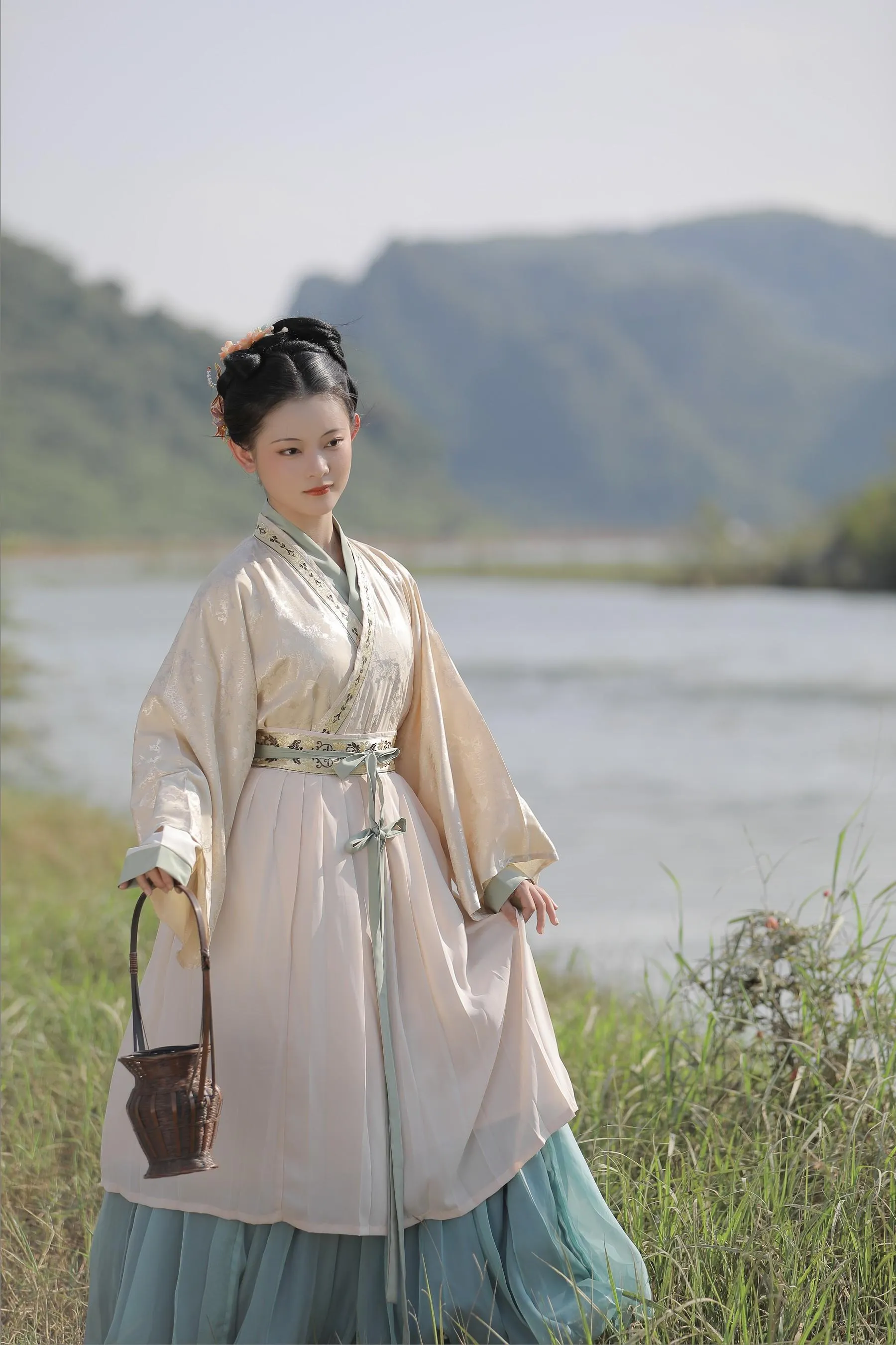 [YITUYU艺图语]2022.07.11 山水之间  岳红橙黄绿蓝靛紫铮 [22P]插图2